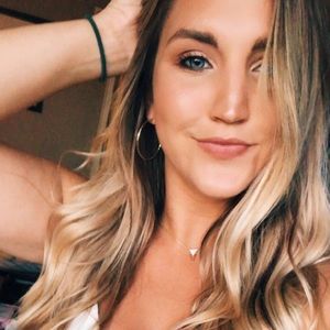 Meet your Posher, Courtney